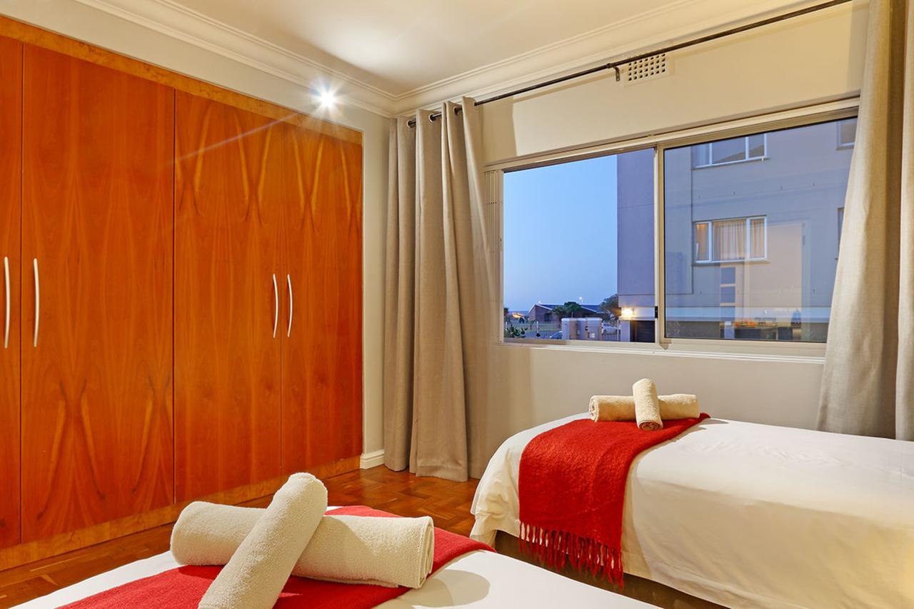 Afribode'S Adenium Beachfront Apartment Cape Town Bagian luar foto